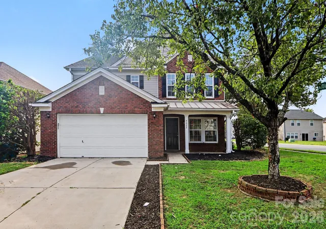 Photo 1 of Single family home for sale at 4022 Houldsworth Dr, Charlotte, NC 28213 | MLS# 4418414 | Listing updated on 2026-09-01