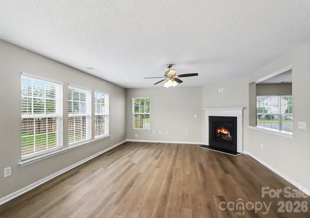 Photo 2 of Single family home for sale at 4022 Houldsworth Dr, Charlotte, NC 28213 | MLS# 4418414 | Listing updated on 2026-09-01