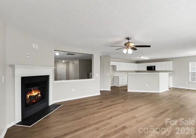 Photo 4 of Single family home for sale at 4022 Houldsworth Dr, Charlotte, NC 28213 | MLS# 4418414 | Listing updated on 2026-10-20