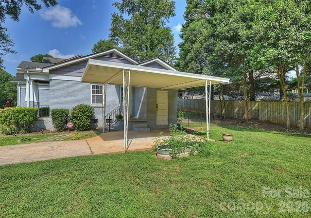 Photo 3 of Single family home for sale at 1323 Carolyn Dr, Charlotte, NC 28205 | MLS# 4418433 | Listing updated on 2026-09-23