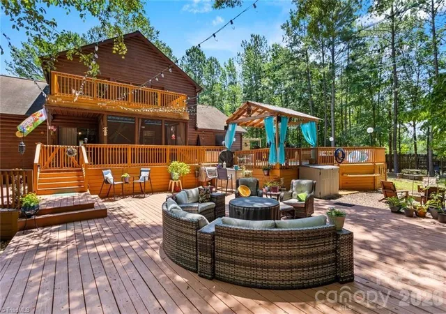 Photo 2 of Single family home for sale at 143 Mohegan Trl, Mocksville, NC 27028 | MLS# 4418436 | Listing updated on 2026-08-30