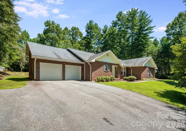 1st image of 225 Arbor Ln, Hendersonville, NC 28791 | MLS# 4418437