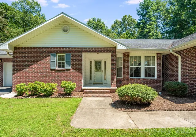 2nd image of 225 Arbor Ln, Hendersonville, NC 28791 | MLS# 4418437
