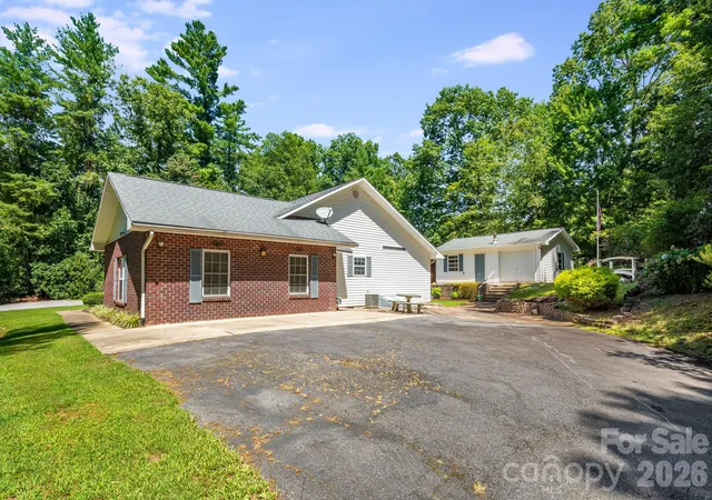 3rd image of 225 Arbor Ln, Hendersonville, NC 28791 | MLS# 4418437