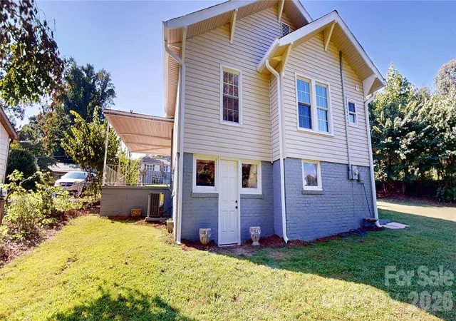 Photo 3 of Single family home for sale at 346 Park Ave, Marion, NC 28752 | MLS# 4418440 | Listing updated on 2026-10-20