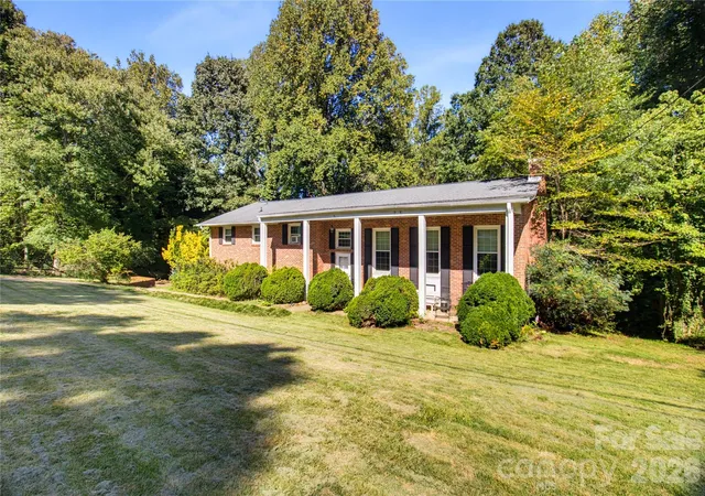 Photo 1 of Single family home for sale at 5675 Sweetbriar Rd, Pfafftown, NC 27040 | MLS# 4418441 | Listing updated on 2026-08-27