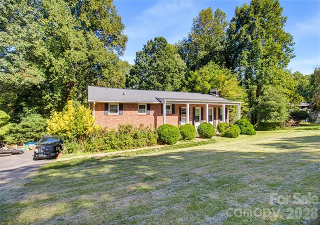 Photo 2 of Single family home for sale at 5675 Sweetbriar Rd, Pfafftown, NC 27040 | MLS# 4418441 | Listing updated on 2026-08-27