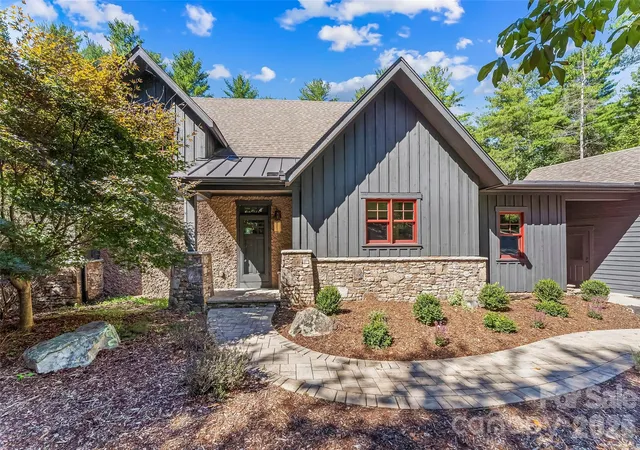 Photo 3 of Single family home for sale at 3201 Donahue Dr, Nebo, NC 28761 | MLS# 4418458 | Listing updated on 2026-10-07