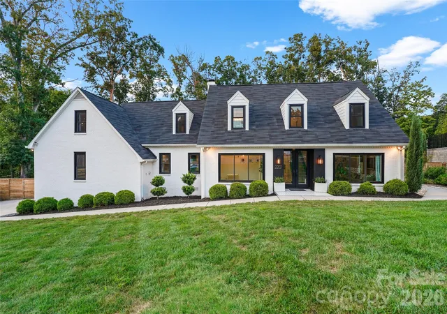 Photo 1 of Single family home for sale at 2201 Whilden Ct, Charlotte, NC 28211 | MLS# 4418465 | Listing updated on 2026-09-02