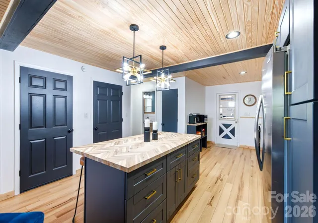 Photo 3 of Single family home for sale at 410 Mother In Law Ln, Burnsville, NC 28714 | MLS# 4418467 | Listing updated on 2026-08-29