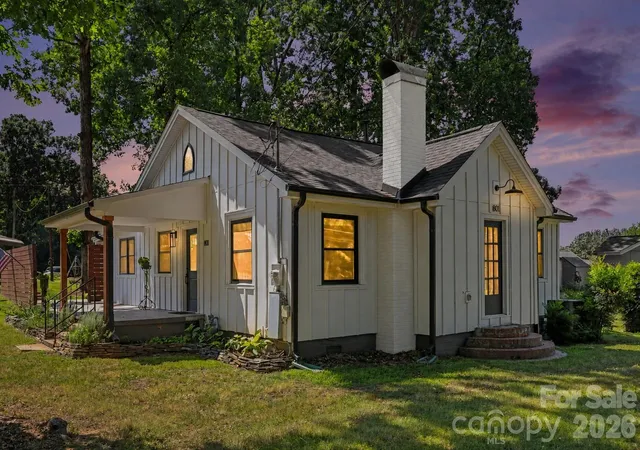 Photo 1 of Single family home for sale at 801 W Catawba Ave, Mount Holly, NC 28120 | MLS# 4418473 | Listing updated on 2026-09-22