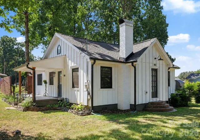 Photo 2 of Single family home for sale at 801 W Catawba Ave, Mount Holly, NC 28120 | MLS# 4418473 | Listing updated on 2026-09-22