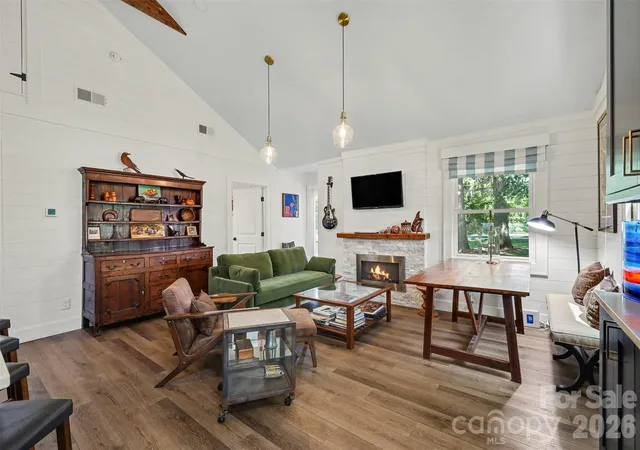 Photo 3 of Single family home for sale at 801 W Catawba Ave, Mount Holly, NC 28120 | MLS# 4418473 | Listing updated on 2026-09-22