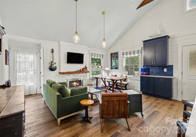 Photo 4 of Single family home for sale at 801 W Catawba Ave, Mount Holly, NC 28120 | MLS# 4418473 | Listing updated on 2026-09-22