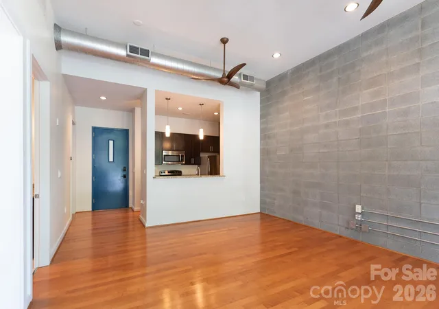 Listing Photo 4 - Condo for sale in building located at 2116 Mcclintock Rd, Charlotte, NC 28205 - Unit #122