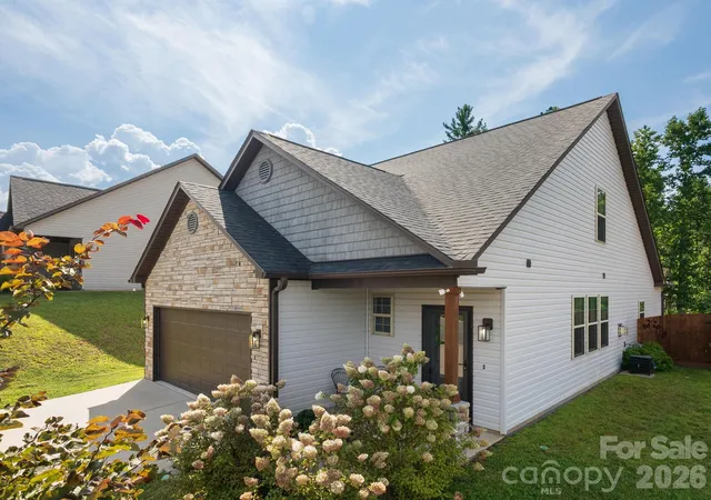 Photo 1 of Single family home for sale at 218 Water Leaf Dr, Weaverville, NC 28787 | MLS# 4418492 | Listing updated on 2026-09-01