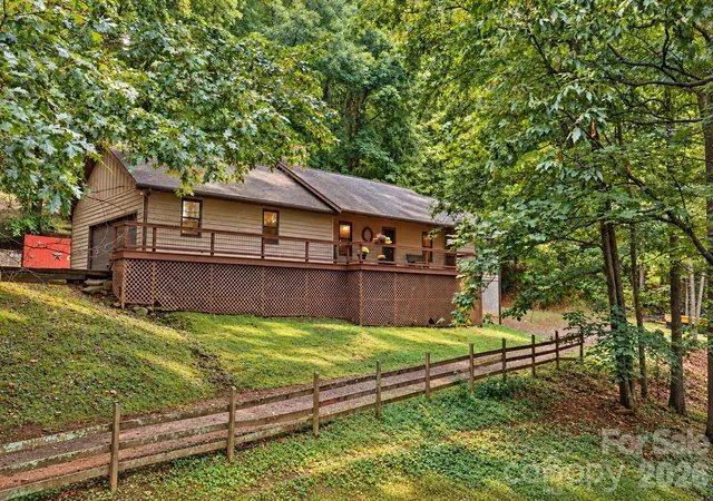 Photo 1 of Single family home for sale at 1424 Big Cvs Rd, Waynesville, NC 28786 | MLS# 4418496 | Listing updated on 2026-10-05