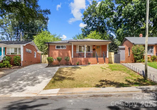 Photo 1 of Single family home for sale at 546 W Kingston Ave, Charlotte, NC 28203 | MLS# 4418497 | Listing updated on 2026-09-18