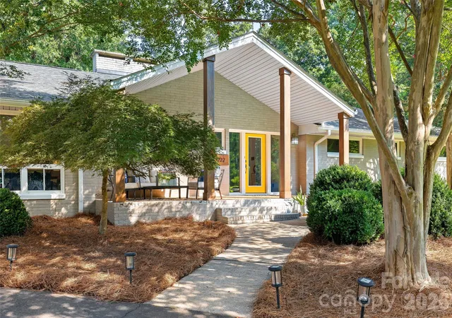 Photo 1 of Single family home for sale at 1222 Burtonwood Cir, Charlotte, NC 28212 | MLS# 4418524 | Listing updated on 2026-09-22