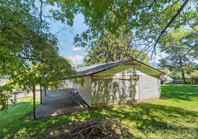 Photo 14 of Single family home for sale at 24 Vine St, Canton, NC 28716 | MLS# 4418530 | Listing updated on 2026-09-08
