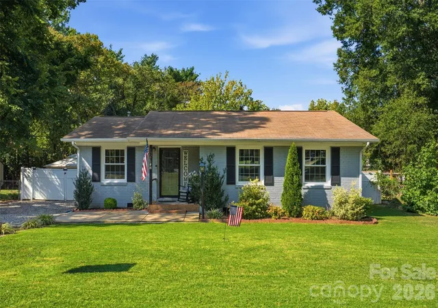 Photo 2 of Single family home for sale at 19213 Carter Cir, Cornelius, NC 28031 | MLS# 4418542 | Listing updated on 2026-09-13