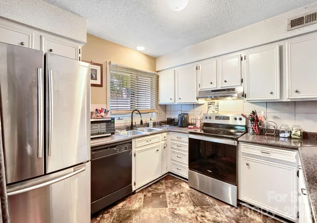 Photo 4 of Condo for sale at 1634 Hollow Dr #D, Charlotte, NC 28212 | MLS# 4418554 | Listing updated on 2026-09-28