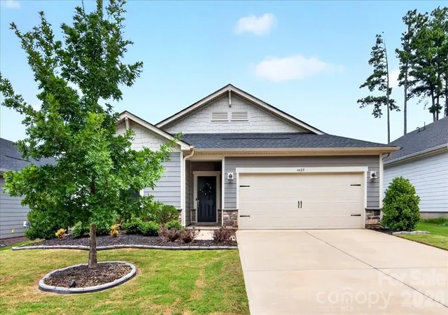 Photo 1 of Single family home for sale at 4420 Bright Rd, Charlotte, NC 28214 | MLS# 4418557 | Listing updated on 2026-10-06