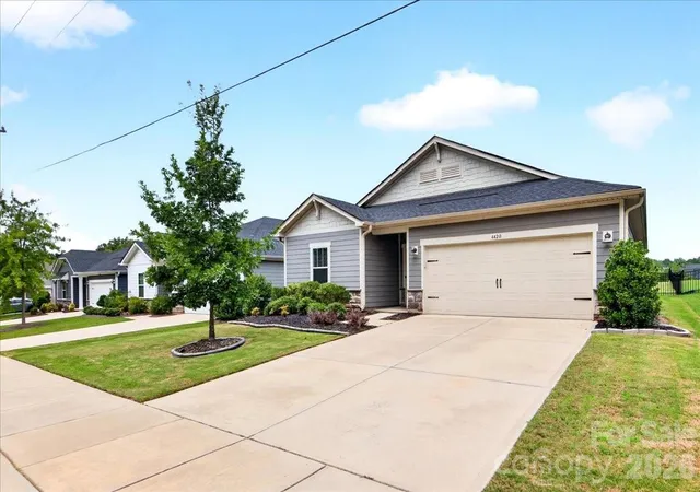 Photo 3 of Single family home for sale at 4420 Bright Rd, Charlotte, NC 28214 | MLS# 4418557 | Listing updated on 2026-10-06