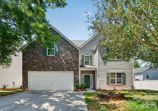 Photo 1 of Single family home for sale at 3006 Royal Troon Dr, Matthews, NC 28104 | MLS# 4418577 | Listing updated on 2026-08-28