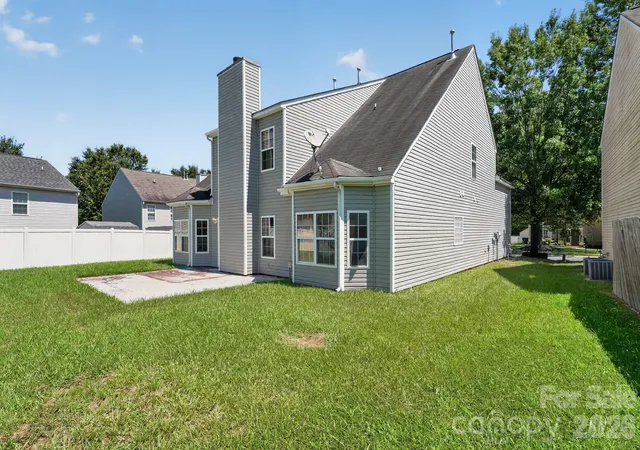 Photo 3 of Single family home for sale at 3006 Royal Troon Dr, Matthews, NC 28104 | MLS# 4418577 | Listing updated on 2026-10-16