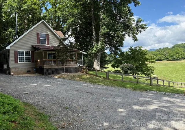 Photo 2 of Single family home for sale at 206 Bethabara Loop, Hayesville, NC 28904 | MLS# 4418579 | Listing updated on 2026-09-02