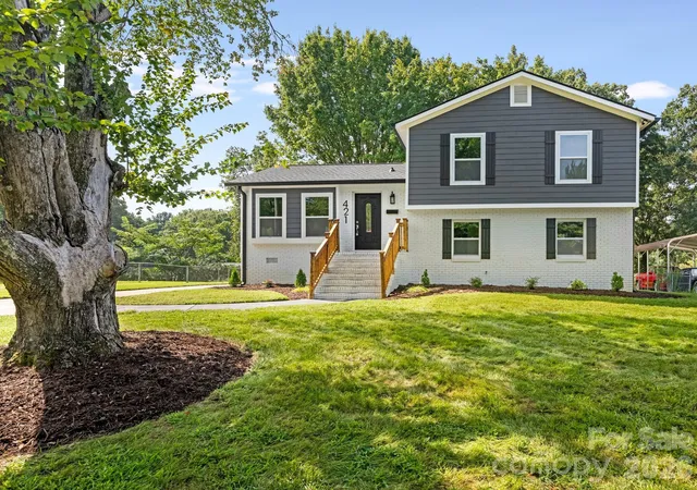 Photo 1 of Single family home for sale at 421 Vickery Dr, Charlotte, NC 28215 | MLS# 4418582 | Listing updated on 2026-09-01