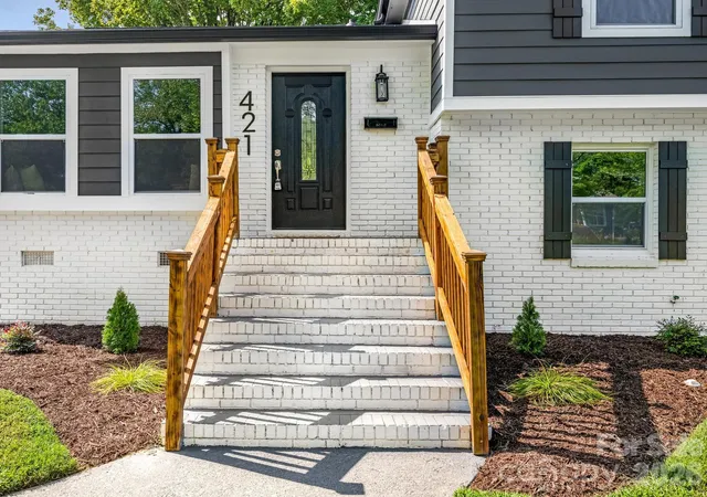 Photo 2 of Single family home for sale at 421 Vickery Dr, Charlotte, NC 28215 | MLS# 4418582 | Listing updated on 2026-09-19