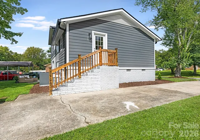Photo 23 of Single family home for sale at 421 Vickery Dr, Charlotte, NC 28215 | MLS# 4418582 | Listing updated on 2026-09-01