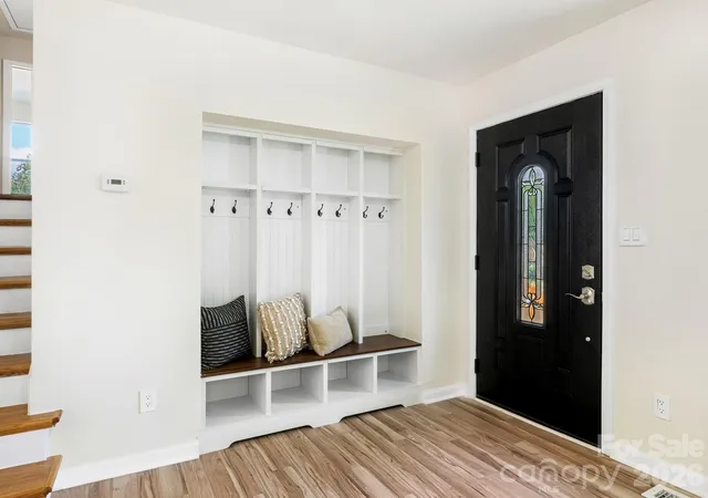 Photo 3 of Single family home for sale at 421 Vickery Dr, Charlotte, NC 28215 | MLS# 4418582 | Listing updated on 2026-09-19