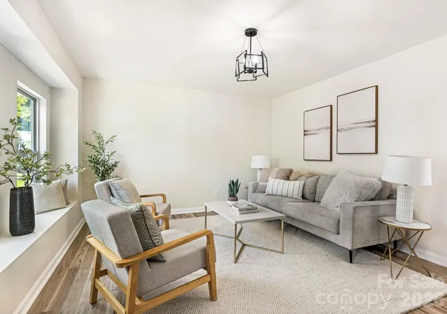 Photo 4 of Single family home for sale at 421 Vickery Dr, Charlotte, NC 28215 | MLS# 4418582 | Listing updated on 2026-09-19