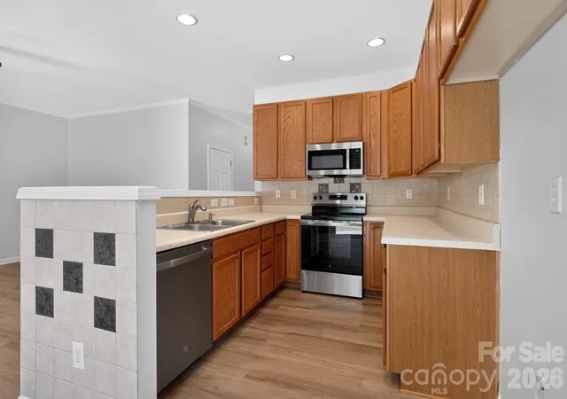 Photo 4 of Townhouse for sale at 13711 Singleleaf Ln, Charlotte, NC 28278 | MLS# 4418599 | Listing updated on 2026-10-16