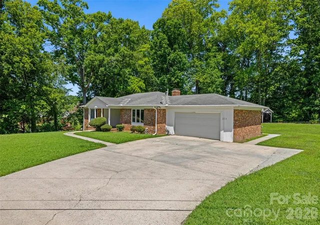 Photo 3 of Single family home for sale at 233 Laburn Ave, Charlotte, NC 28214 | MLS# 4418605 | Listing updated on 2026-08-28