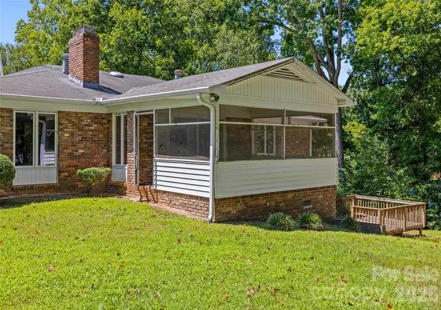 Photo 4 of Single family home for sale at 233 Laburn Ave, Charlotte, NC 28214 | MLS# 4418605 | Listing updated on 2026-08-28