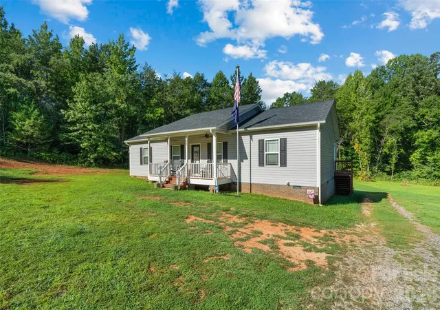 Photo 3 of Single family home for sale at 165 Rambler Ln, Blacksburg, SC 29702 | MLS# 4418607 | Listing updated on 2026-09-03