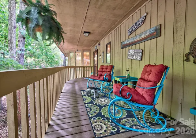 Photo 2 of Single family home for sale at 9 Cove Rd, Lake Wylie, SC 29710 | MLS# 4418625 | Listing updated on 2026-08-29