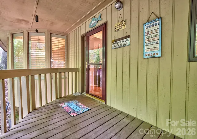 Photo 3 of Single family home for sale at 9 Cove Rd, Lake Wylie, SC 29710 | MLS# 4418625 | Listing updated on 2026-08-29