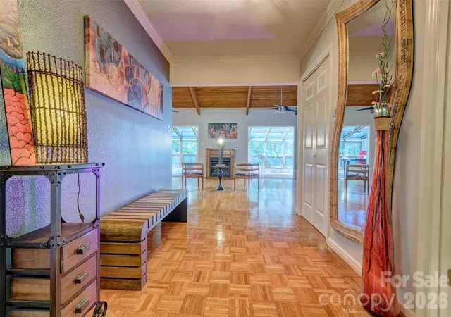 Photo 3 of Single family home for sale at 9 Cove Rd, Lake Wylie, SC 29710 | MLS# 4418625 | Listing updated on 2026-10-20