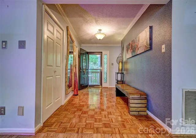 Photo 4 of Single family home for sale at 9 Cove Rd, Lake Wylie, SC 29710 | MLS# 4418625 | Listing updated on 2026-10-20