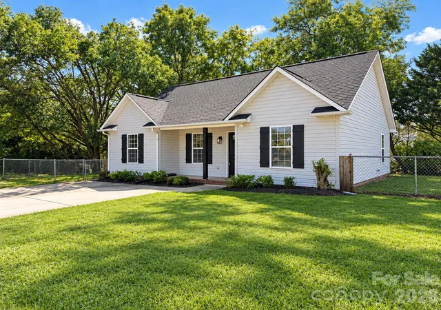 Photo 2 of Single family home for sale at 507 Old High Ct, Rock Hill, SC 29730 | MLS# 4418628 | Listing updated on 2026-10-23