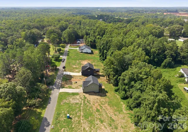 Photo 3 of Single family home for sale at 124 Mccarver Rd, Gastonia, NC 28056 | MLS# 4418629 | Listing updated on 2026-10-07