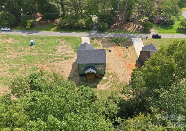Photo 3 of Single family home for sale at 124 Mccarver Rd, Gastonia, NC 28056 | MLS# 4418629 | Listing updated on 2026-10-07