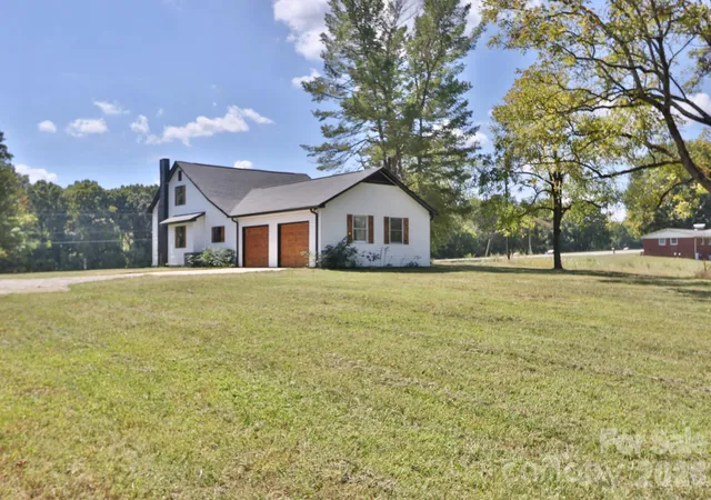 Photo 3 of Single family home for sale at 1826 N Oak Ridge Church Rd, Yadkinville, NC 27055 | MLS# 4418658 | Listing updated on 2026-10-05