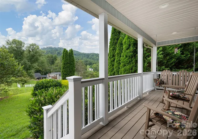Photo 3 of Single family home for sale at 4 Lancaster Ln, Weaverville, NC 28787 | MLS# 4418663 | Listing updated on 2026-10-04