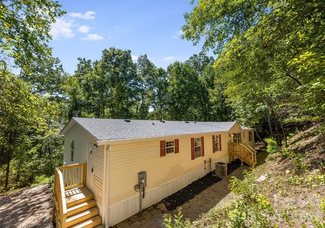 Photo 1 of Single family home for sale at 81 Spring Mountain Rd, Fairview, NC 28730 | MLS# 4418675 | Listing updated on 2026-09-23